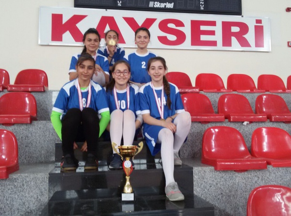 Badminton Kızlar Takımımız Kayseri Birincisi Oldu